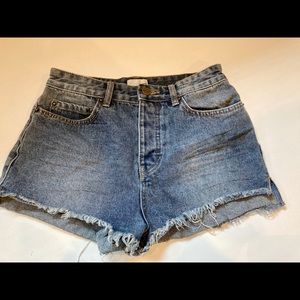 Cute amuse society jeans shorts size 25